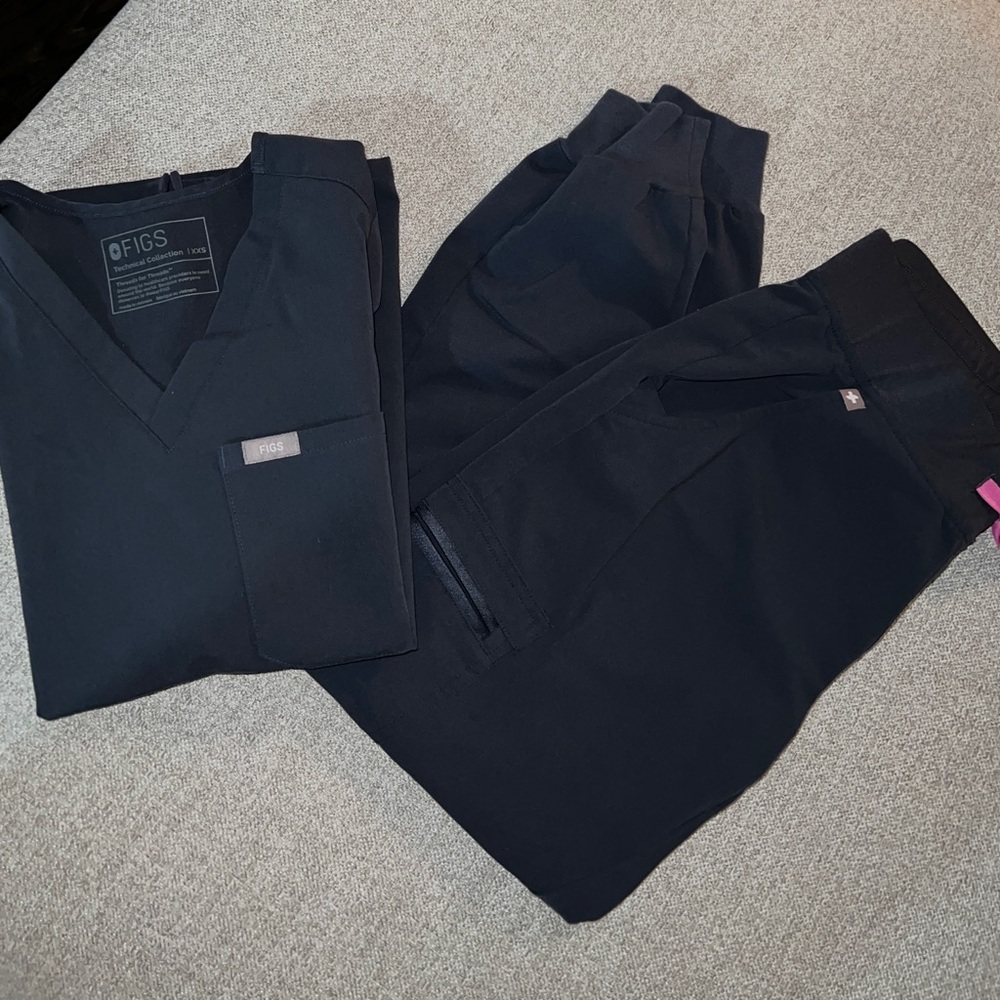 Figs XXS Catarina top/ XS petite Zamora jogger Night Sky